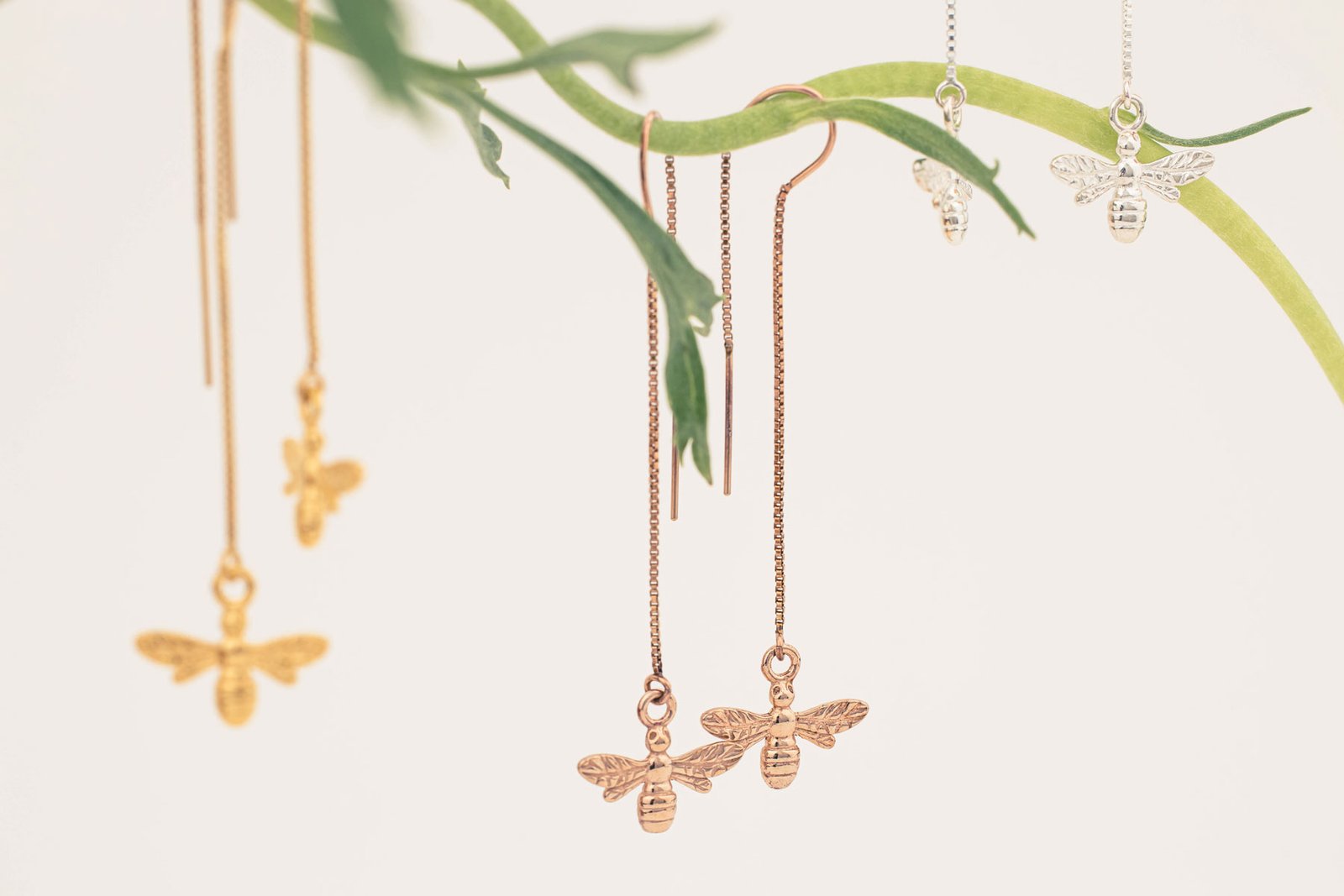 Swing Delights - Yellow Gold Bee Oana Savu Swing Delights - Yellow Gold Bee - Image 4
