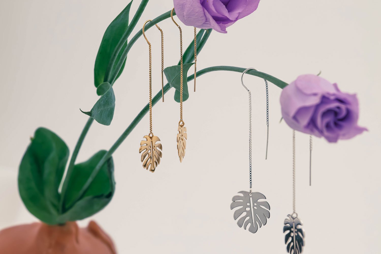 Swing Delights - Gold Monstera Oana Savu Swing Delights - Gold Monstera - Image 4