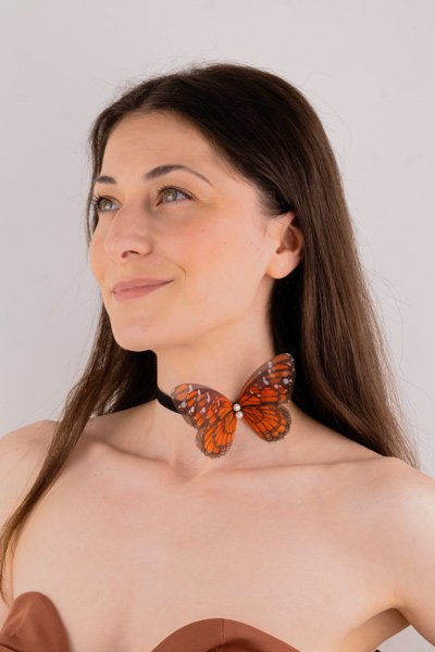 Butterfly Ribbon Tie - Monarch, White Ribbon Oana Savu Handmade ribbon tie accessory is sewn by hand in our little atelier near in Antwerp, Belgium. The voluminous silk butterfly worn around your neck, frames the face, adding a spark of ingenuity to any look. It is sewn on a high-quality silk satin ribbon tie, with a customizable length to fit more styles, worn around your neck - as a choker necklace, style your hair oh hot summer days, around your wrist as a bracelet or even around your waist as a belt for those light summer dresses.