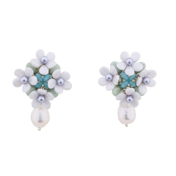 bridal earrings made with glass beads, natural pearls, sterling silver base, perfect jewelry for wedding day, elegant outfits and classy events, premium jewelry gift idea